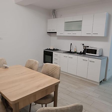 Apartament 2 Camere, Bloc Nou, Langa Promenada Moll, Capacitate 4 Persoane Craiova Bagian luar foto